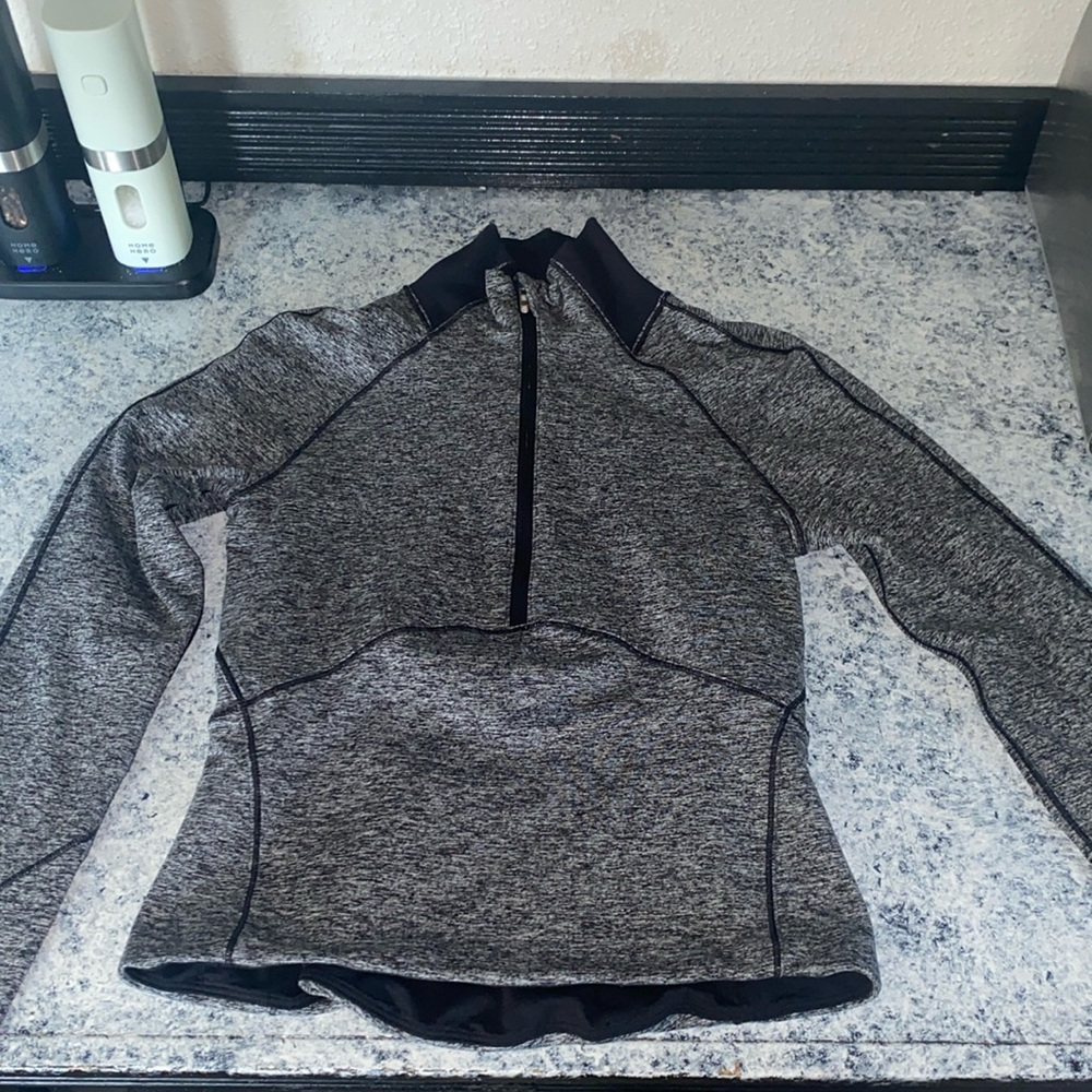Lululemon size 2 gray and black work out